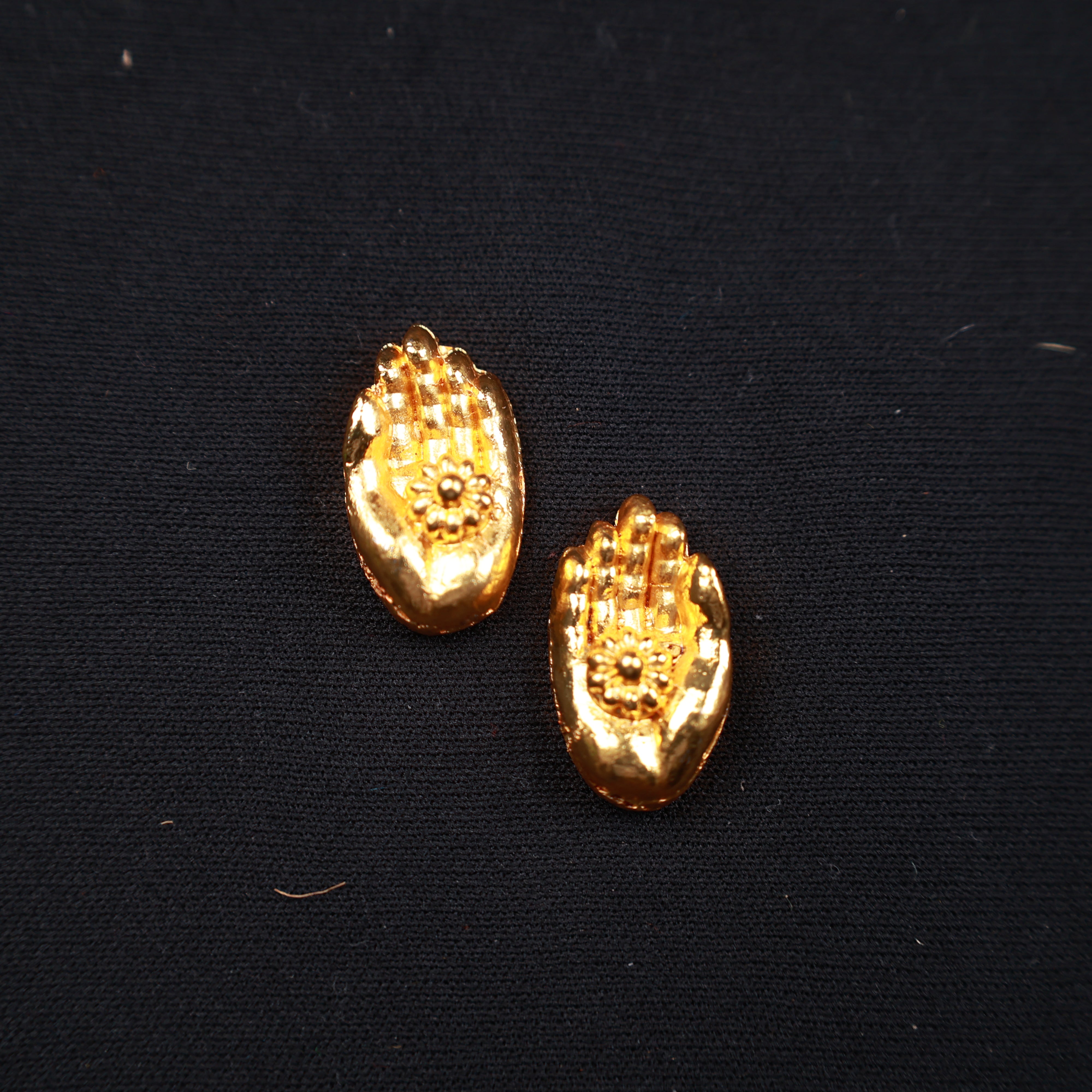 Ashtam Hands Gold for Lakshmi Puja Rituals