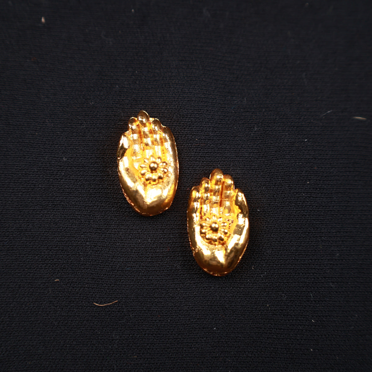 Ashtam Hands Gold for Lakshmi Puja Rituals